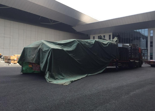 车必须盖雨布，确保货物安全